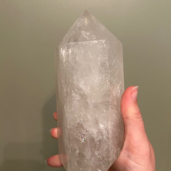 Large chunky clear quartz crystal - Picture 1 of 5